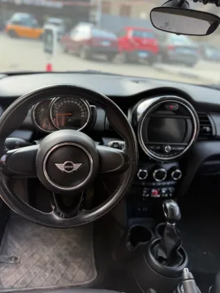 مينى كوبر 2017 أبيض مستعملة للبيع