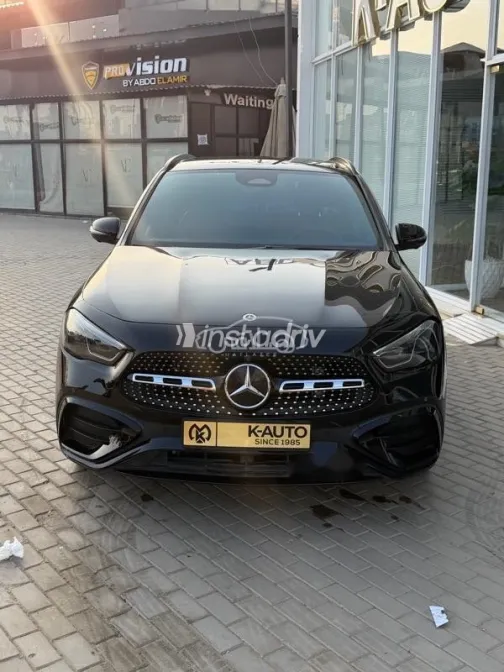 مرسيدس GLA 200 2024 أسود مستعملة للبيع - 2