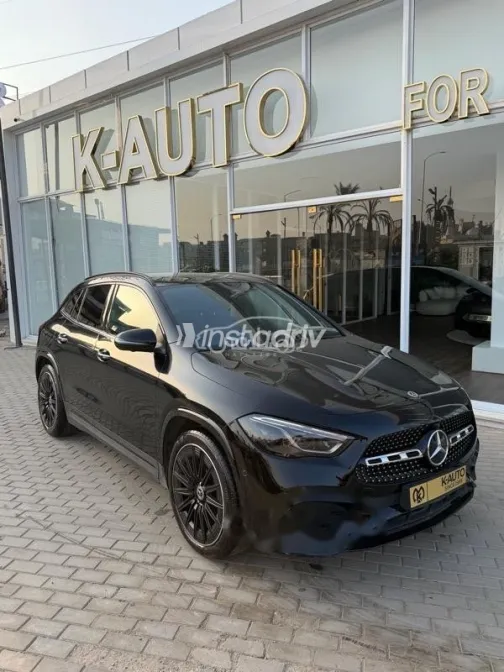 مرسيدس GLA 200 2024 أسود مستعملة للبيع - 3