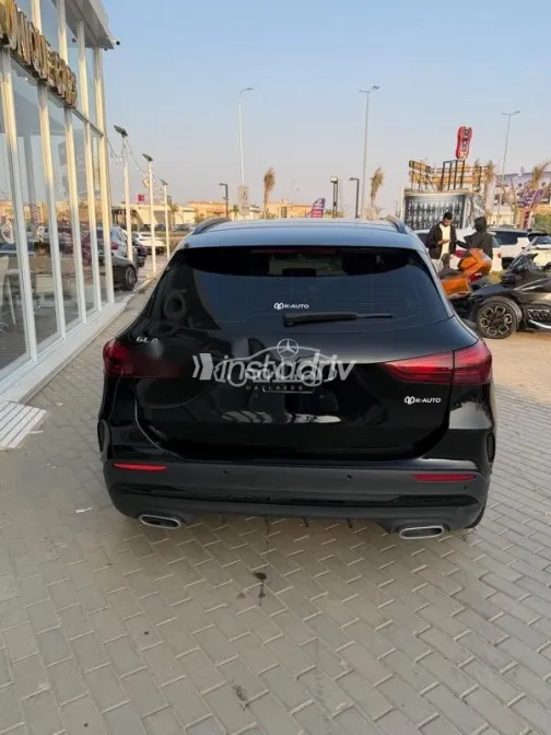 مرسيدس GLA 200 2024 أسود مستعملة للبيع - 4