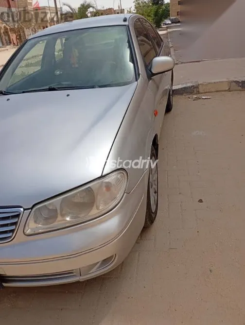 نيسان صنى 2007 فضي مستعملة للبيع - 1