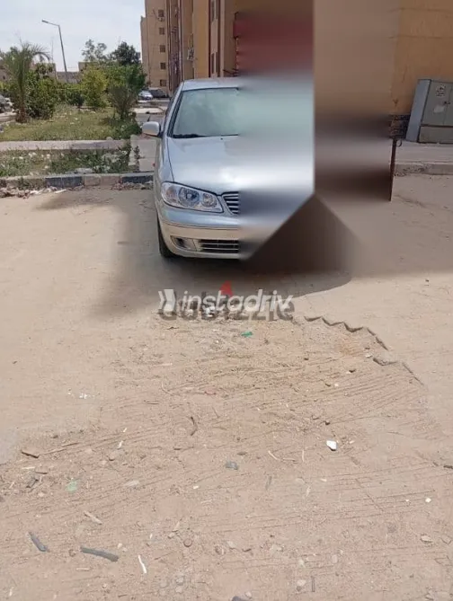 نيسان صنى 2007 فضي مستعملة للبيع - 2