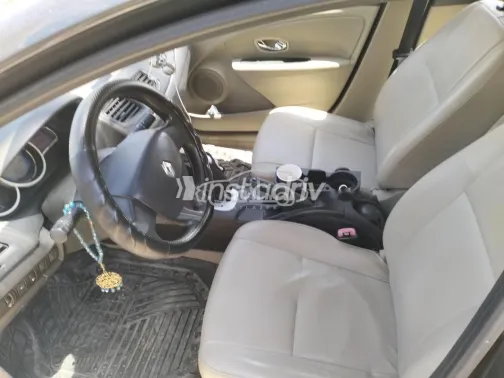 Renault Fluence 2015 White Used for Sale - 3