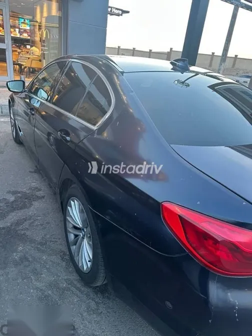 بي ام دبليو 520 2019 أزرق غامق مستعملة للبيع - 6