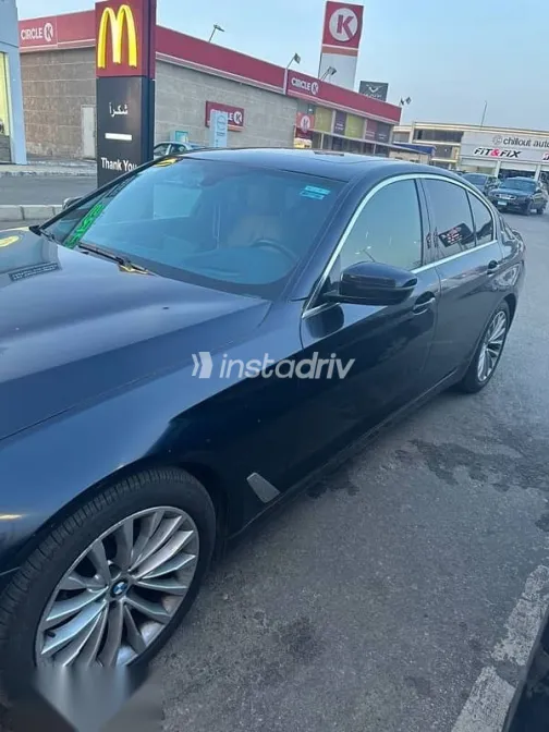 بي ام دبليو 520 2019 أزرق غامق مستعملة للبيع - 9