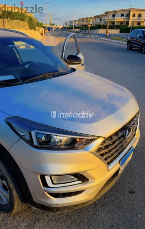 هيونداي توسان 2021 فضي مستعملة للبيع - 2