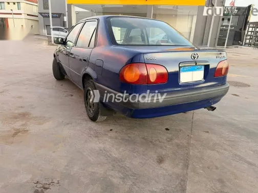 تويوتا كورولا 1998 أزرق غامق مستعملة للبيع - 4