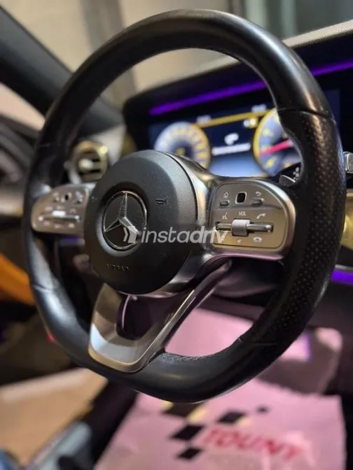 Mercedes E 300 2019 Black Used for Sale - 3