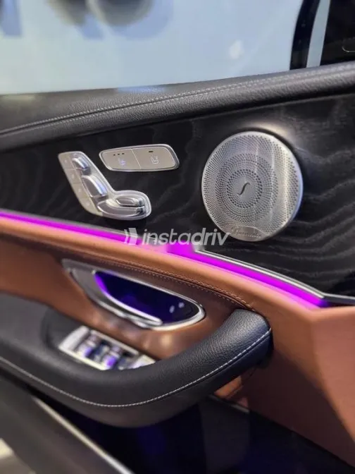 Mercedes E 300 2019 Black Used for Sale - 4