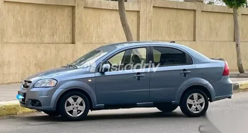 شيفروليه افيو 2013 أزرق غامق مستعملة للبيع - 2