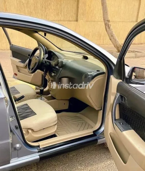 شيفروليه افيو 2013 أزرق غامق مستعملة للبيع - 9