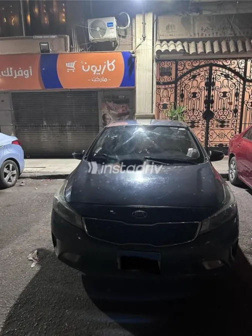 كيا سيراتو 2017 أبيض مستعملة للبيع - 1