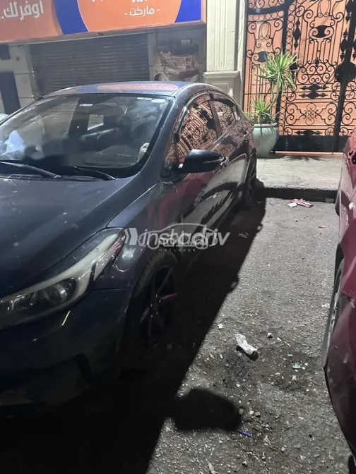 كيا سيراتو 2017 أبيض مستعملة للبيع - 2