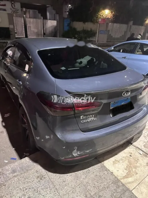 كيا سيراتو 2017 أبيض مستعملة للبيع - 4