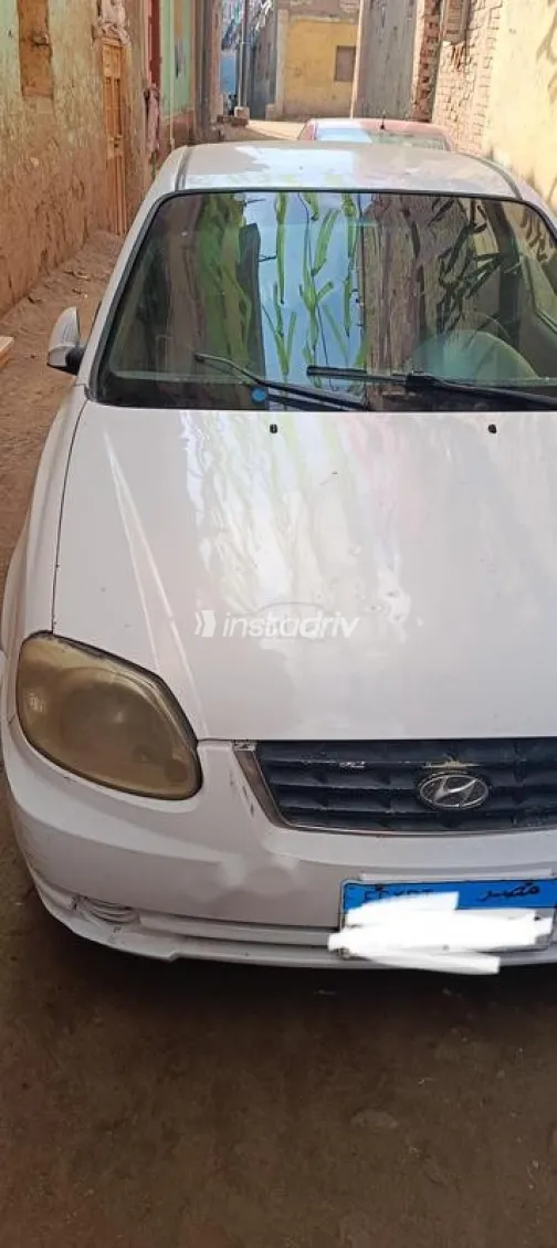 Hyundai Verna 2016 White Used for Sale - 3