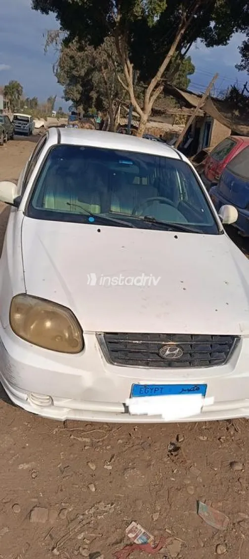 Hyundai Verna 2016 White Used for Sale - 4