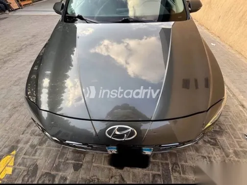 هيونداي إلنترا 2021 رمادي مستعملة للبيع - 2