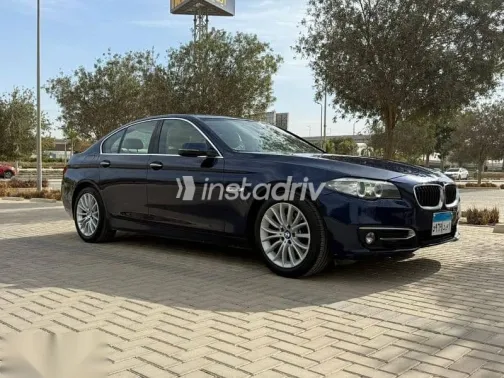 بي ام دبليو 520 2017 أزرق غامق مستعملة للبيع - 3