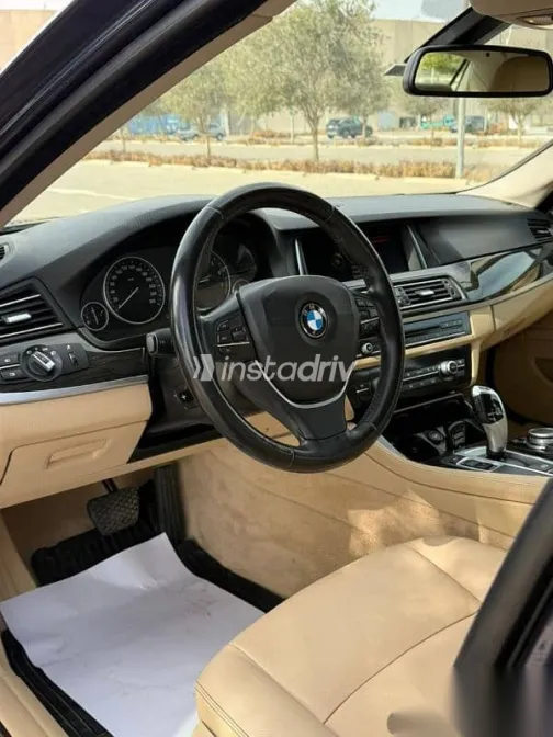 بي ام دبليو 520 2017 أزرق غامق مستعملة للبيع - 5