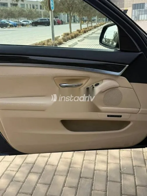 بي ام دبليو 520 2017 أزرق غامق مستعملة للبيع - 6