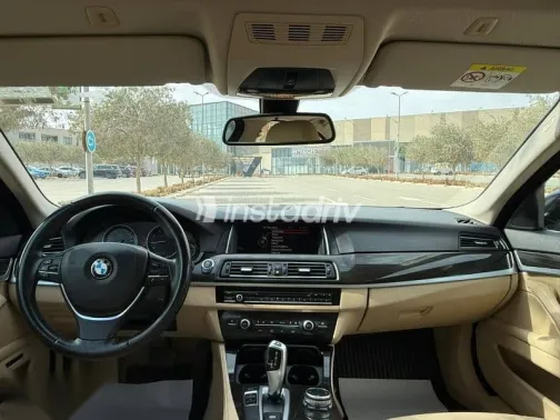 بي ام دبليو 520 2017 أزرق غامق مستعملة للبيع - 7