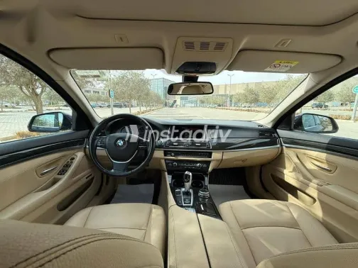 بي ام دبليو 520 2017 أزرق غامق مستعملة للبيع - 8