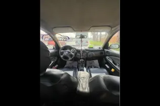 نيسان صنى 2010 أبيض مستعملة للبيع