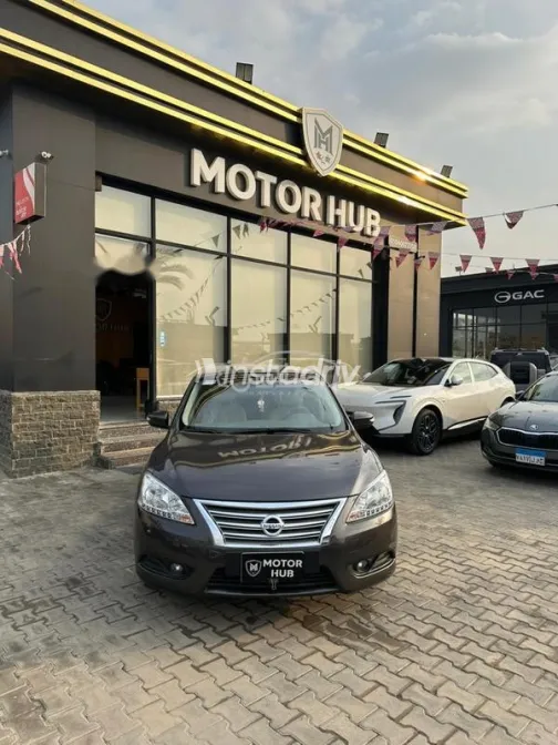 نيسان سنترا 2024 رمادي مستعملة للبيع - 1