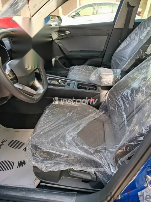 سيات ليون 2026 أزرق غامق جديدة للبيع - 6