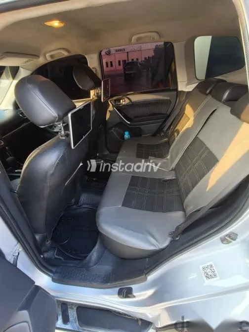 سوبارو فورستر 2016 فضي مستعملة للبيع - 4