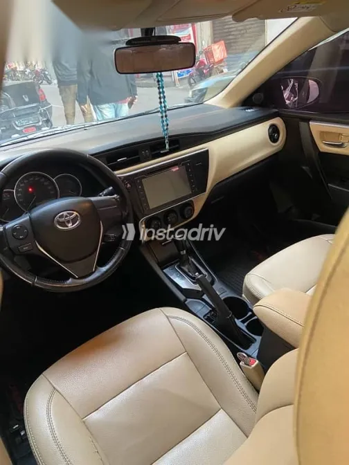 تويوتا كورولا 2018 أسود مستعملة للبيع - 3