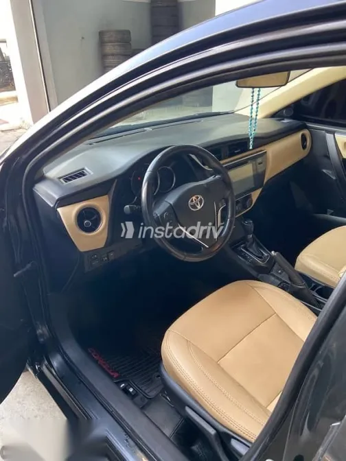 تويوتا كورولا 2018 أسود مستعملة للبيع - 4