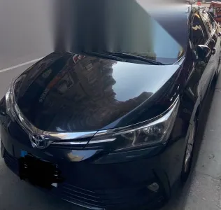 تويوتا كورولا 2018 أسود مستعملة للبيع