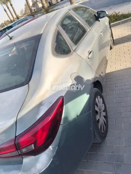 اوبل أسترا 2013 فضي مستعملة للبيع - 3