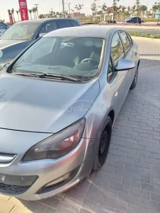 اوبل أسترا 2013 فضي مستعملة للبيع