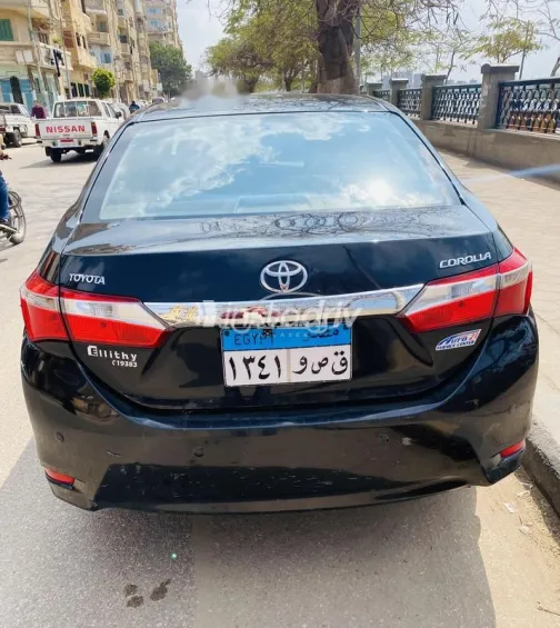 تويوتا كورولا 2015 أسود مستعملة للبيع - 4