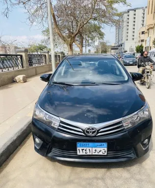 تويوتا كورولا 2015 أسود مستعملة للبيع
