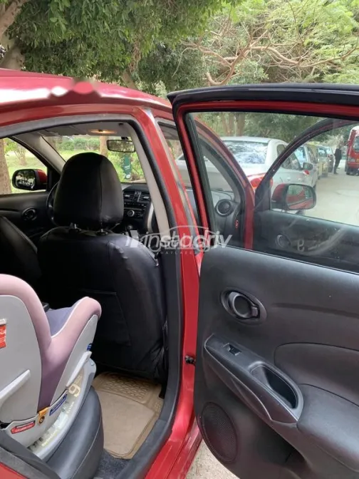 نيسان صنى 2014 أحمر غامق مستعملة للبيع - 3