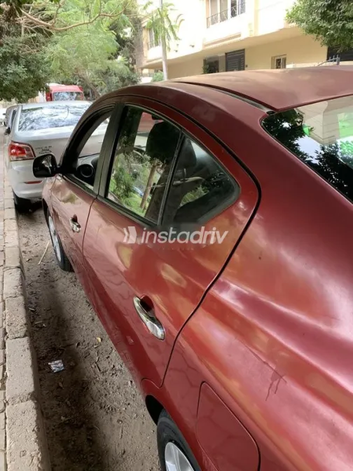 نيسان صنى 2014 أحمر غامق مستعملة للبيع - 5