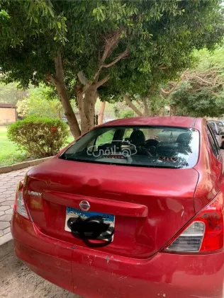 نيسان صنى 2014 أحمر غامق مستعملة للبيع