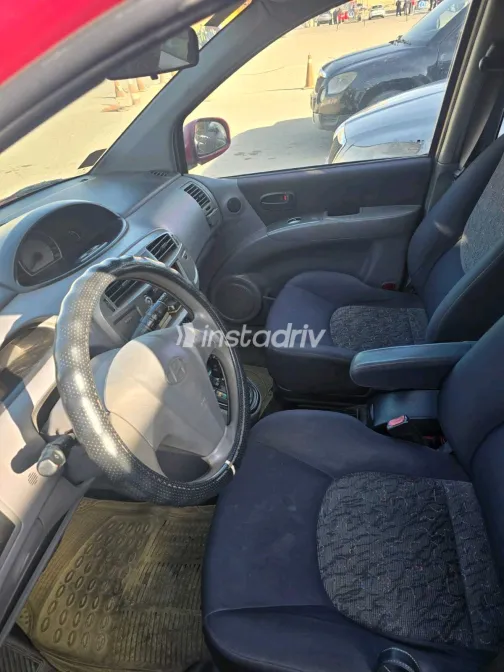 هيونداي ماتريكس 2005 أبيض مستعملة للبيع - 1