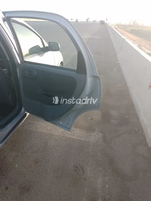 اوبل كورسا 2003 أبيض مستعملة للبيع - 1