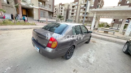 رينو كليو 2001 أبيض مستعملة للبيع - 9