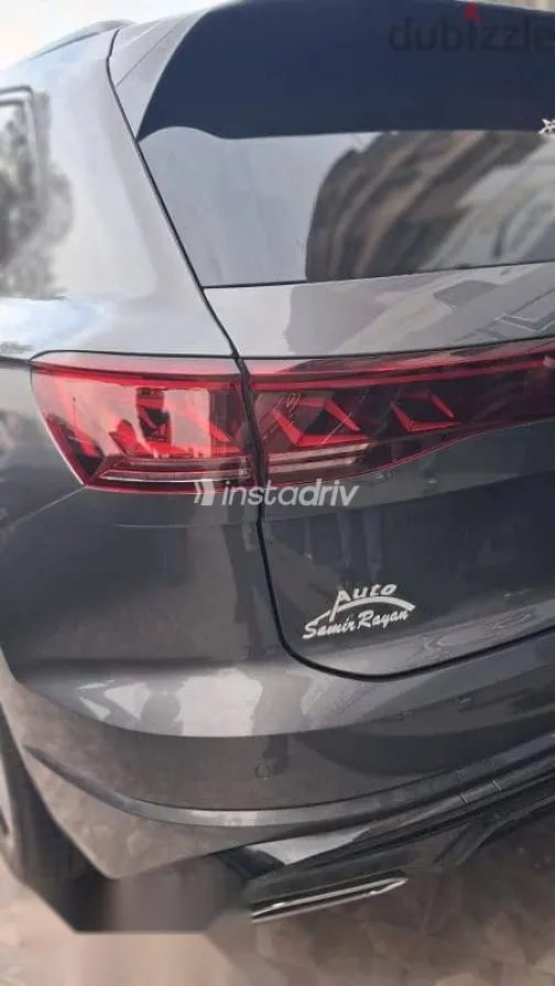 فولكس فاغن طوارق 2026 رمادي جديدة للبيع - 3