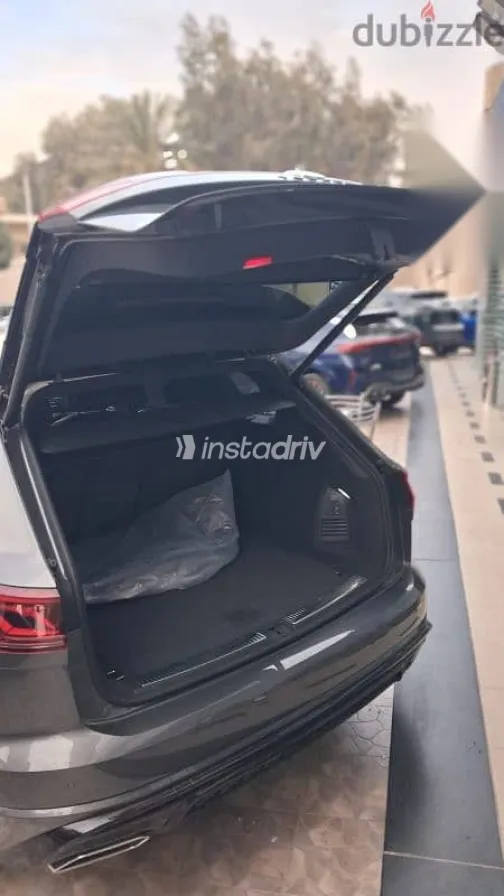 فولكس فاغن طوارق 2026 رمادي جديدة للبيع - 4