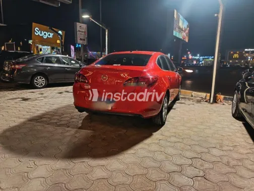 اوبل أسترا 2020 أحمر مستعملة للبيع - 3