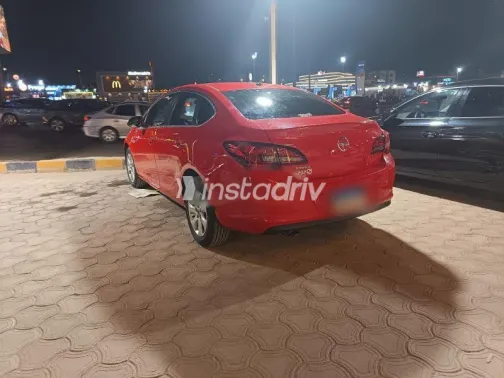 اوبل أسترا 2020 أحمر مستعملة للبيع - 4