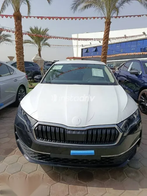 سكودا اوكتافيا 2026 أسود جديدة للبيع - 2