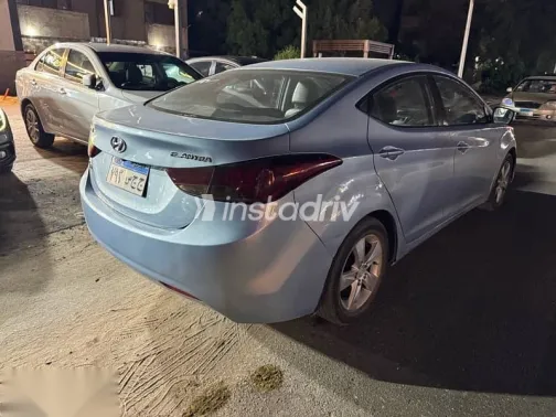 هيونداي إلنترا 2012 أزرق غامق مستعملة للبيع - 4