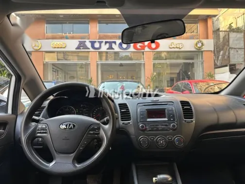 Kia Cerato 2018 White Used for Sale - 3